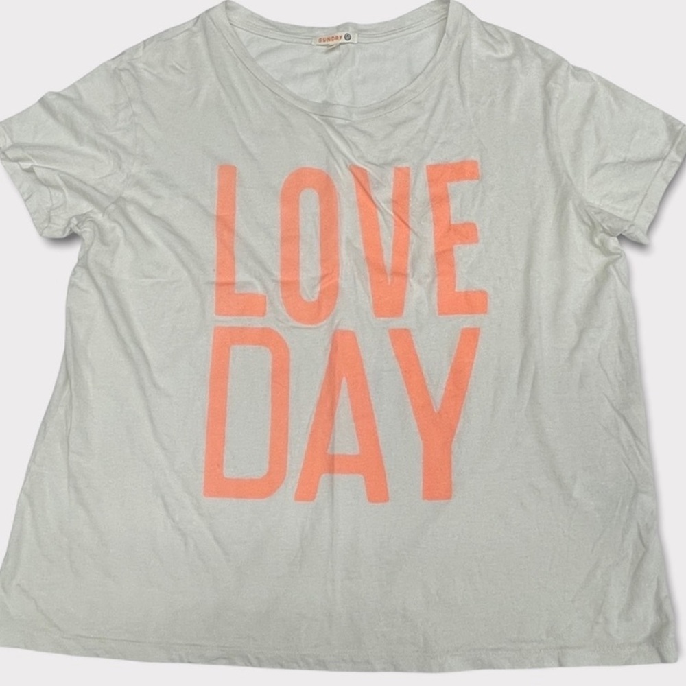 NWOT Sundry “Love Day” Short Sleeve Graphic Tee